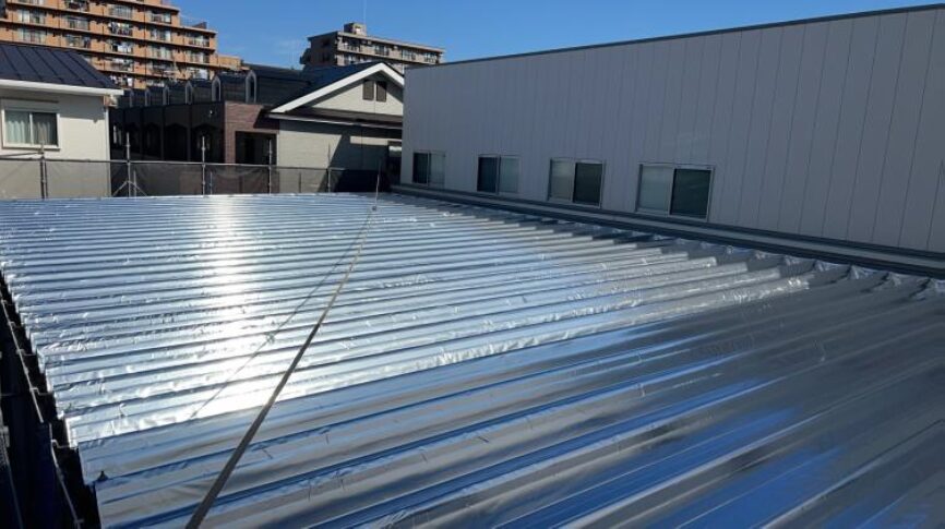 樹脂加工工場の屋根遮熱工事の施工事例／神奈川フッ素 様／完成