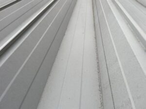 樹脂加工工場の屋根遮熱工事の施工事例／神奈川フッ素 様／施工前