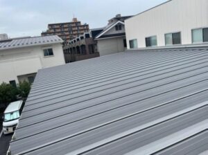 樹脂加工工場の屋根遮熱工事の施工事例／神奈川フッ素 様／施工前
