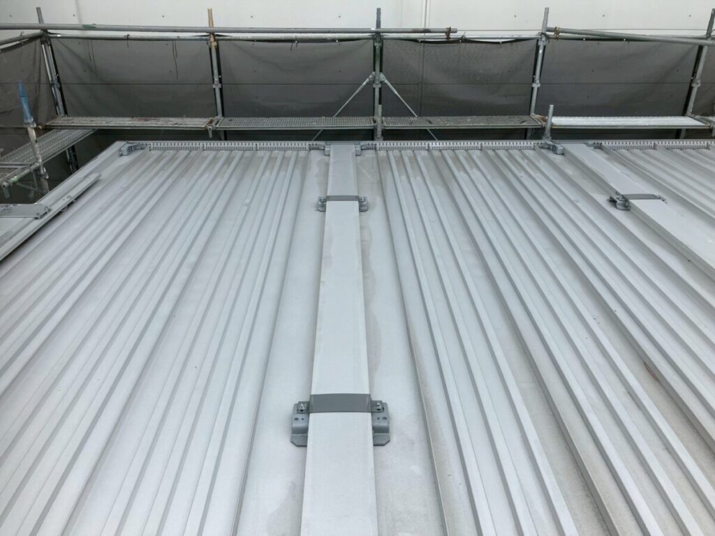 平塚市の薬品工場・研究施設の屋根遮熱工事の施工事例／Ｎ様／施工前