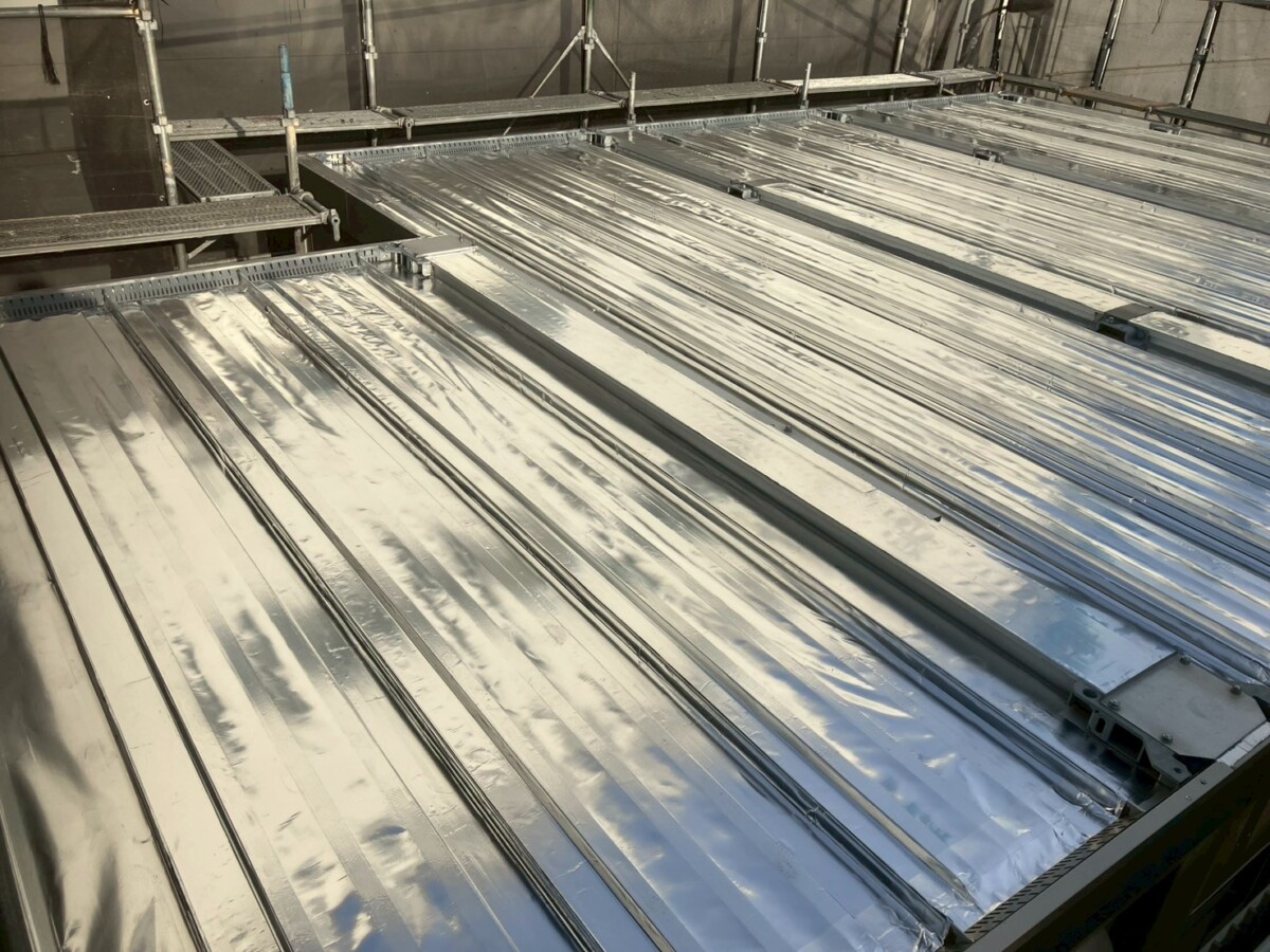 平塚市の薬品工場・研究施設の屋根遮熱工事の施工事例／Ｎ様