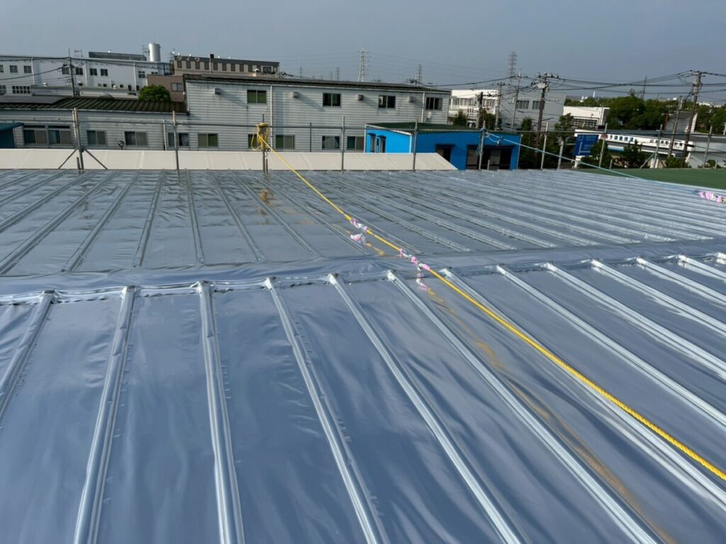 サーモバリアで遮熱した工場屋根