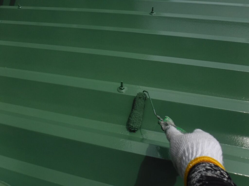 工場の折半屋根の塗装