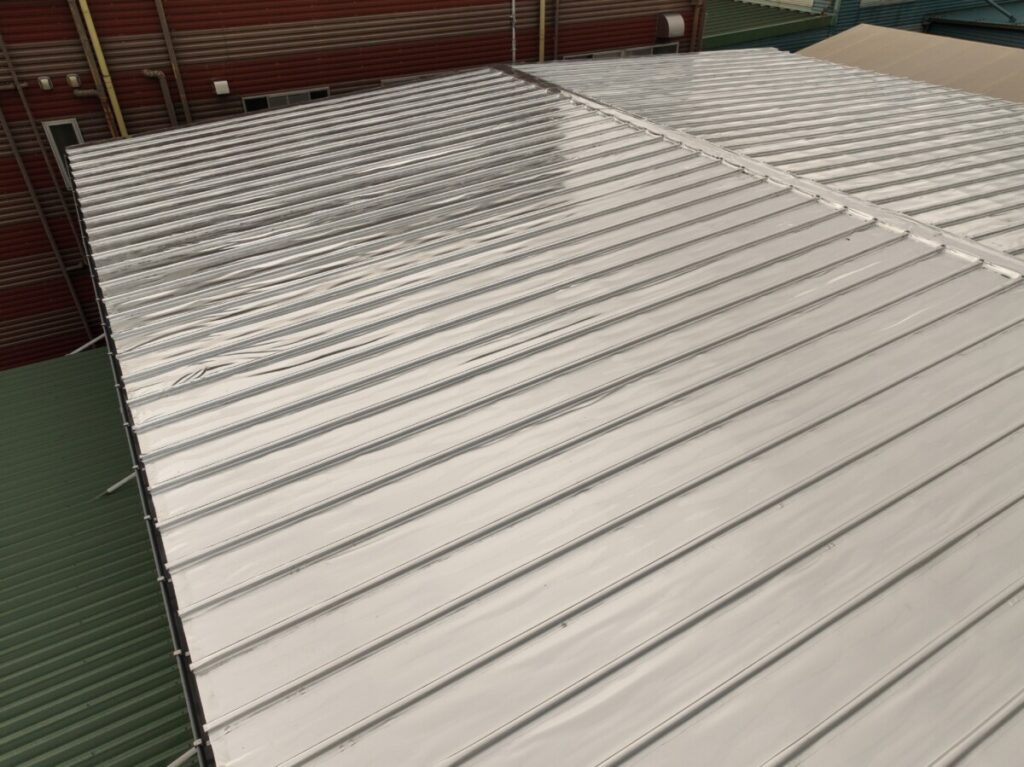 サーモバリアで遮熱した工場屋根