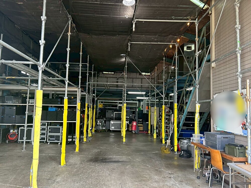 サーモバリアSによる倉庫の遮熱工事 内側施工の足場