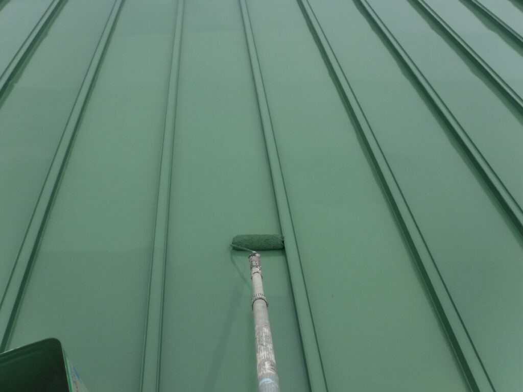 工場の折半屋根の塗装