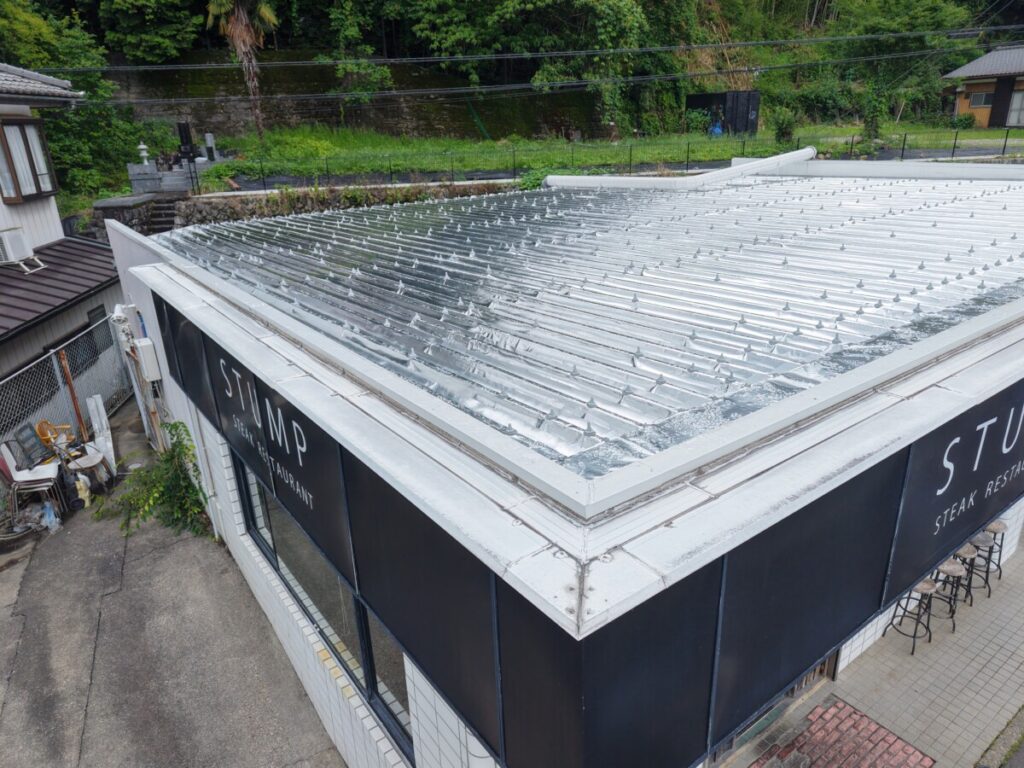 サーモバリア施工後の店舗屋根