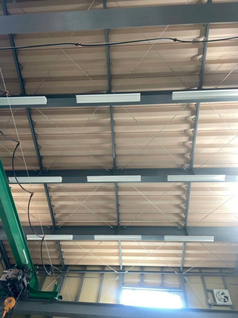 サーモバリア施工前の倉庫の屋根